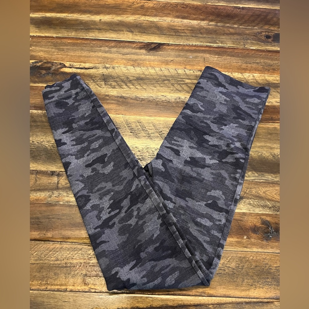 Spanx “Look At Me Now” Black & Gray Camo Seamless Leggings